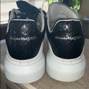 100 Percent Authentic Alexander McQueen Larry sneakers size 43.5